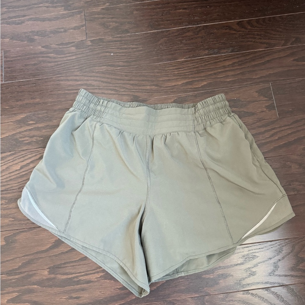 Lululemon Hotty Hot shorts - army green